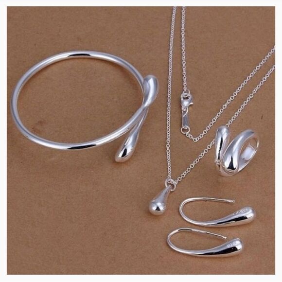 Silver teardrop set marked .925 - Picture 2 of 11